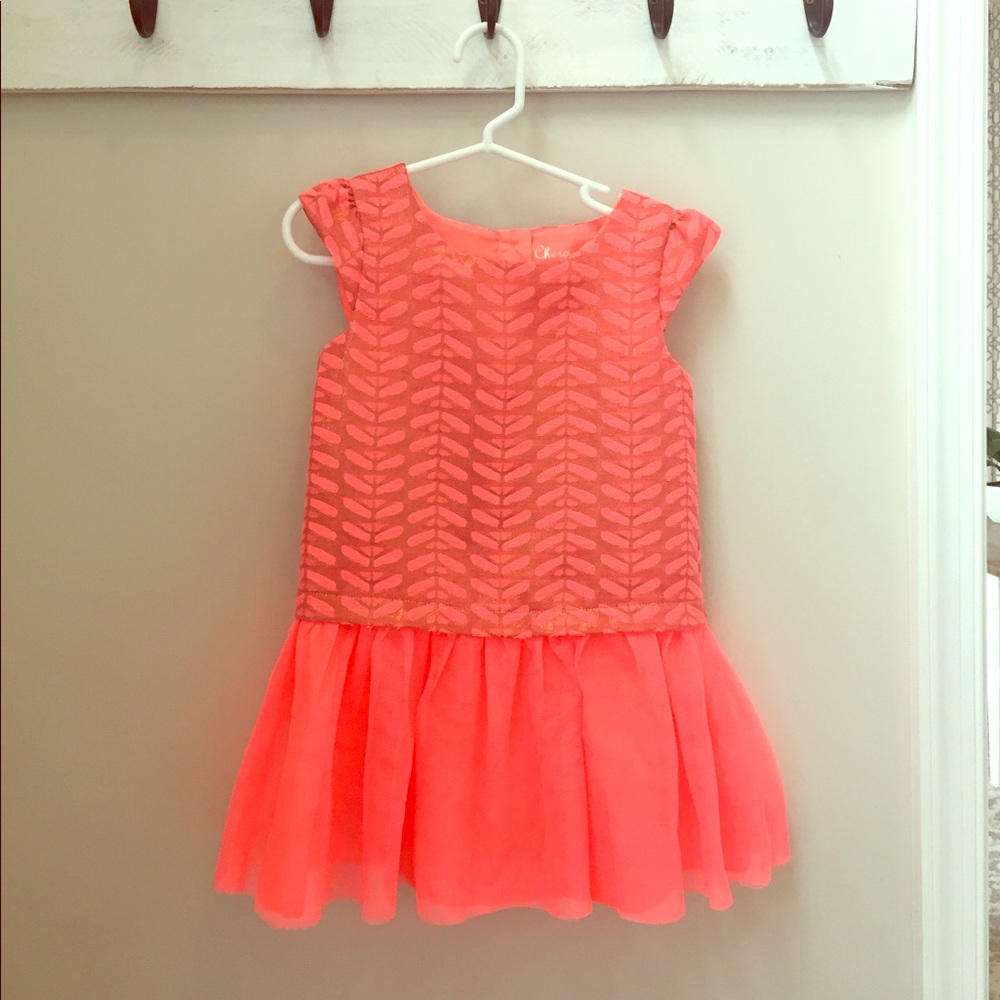 Girl’s 4T hot pink dress.